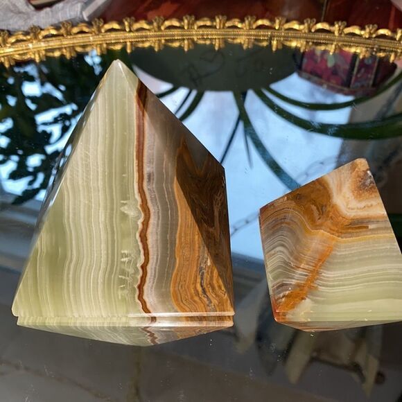 Pair (2) Banded Marbled Green Onyx Pyramids Gemstone Paperweights - Picture 3 of 7